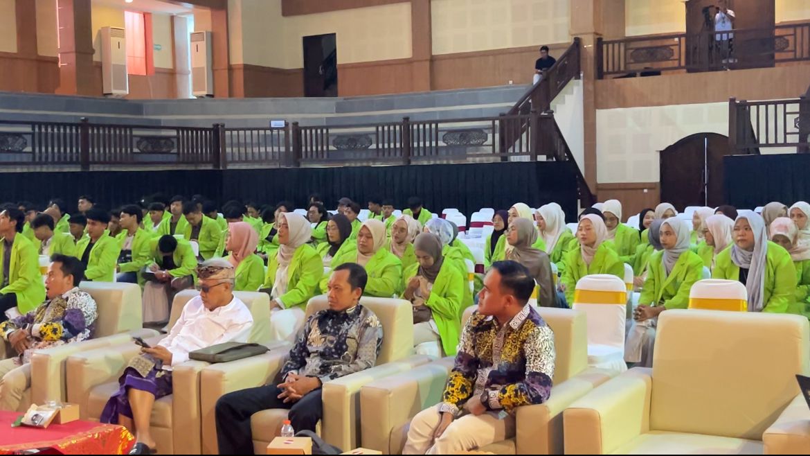Mahasiswa Prodi SAA dan AFI mengikuti KKL tentang ekoteologi Bali di UNHI Bali