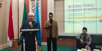 Syaikh Dr. Muhammad Yahya Al-Kattani Al-Azhari menyampaikan materi dalam Internasional Stadium General bertema “Ilmu-ilmu Ushuluddin dan Tantangan Modernitas” di Aula Gedung Q FUHUM UIN Walisongo