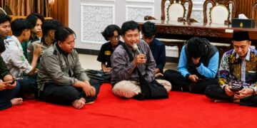 Suasana mujahadah dan doa bersama pimpinan FUHUM UIN Walisongo dan mahasiswa menyambut PBAK 2026.