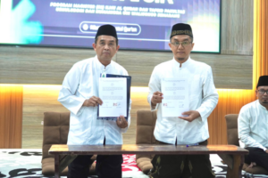 Penandatanganan PKS Dekan FUHUM UIN Walisongo dan Pengasuh Ribath Hidayatul Qur'an Darul Ulum Jombang