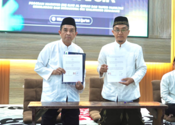 Penandatanganan PKS Dekan FUHUM UIN Walisongo dan Pengasuh Ribath Hidayatul Qur'an Darul Ulum Jombang