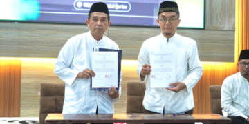 Penandatanganan PKS Dekan FUHUM UIN Walisongo dan Pengasuh Ribath Hidayatul Qur'an Darul Ulum Jombang